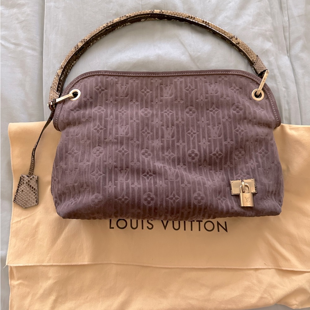 Pristine condition Louis Vuitton bag.